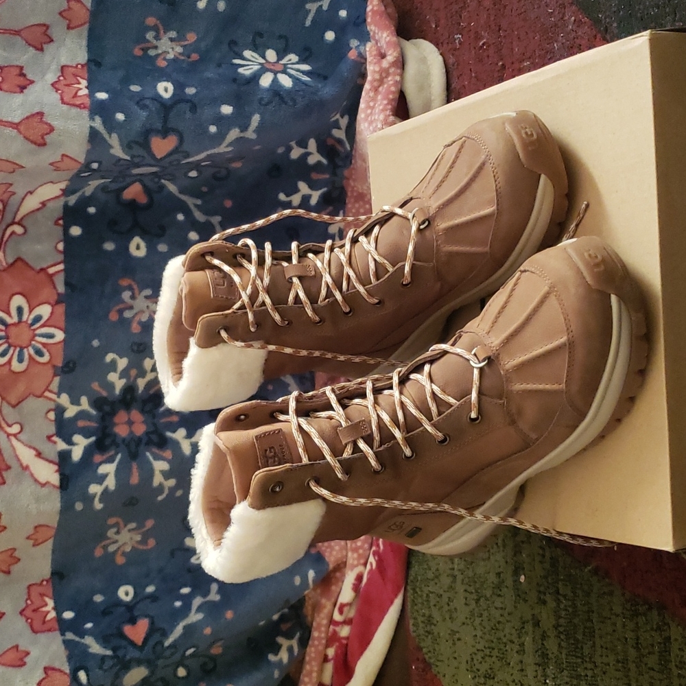Ugg yose fluff